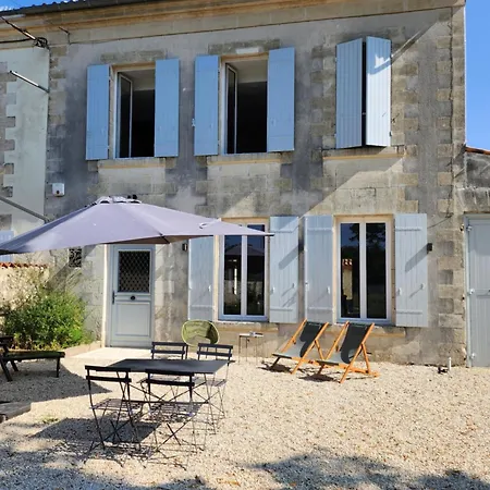 Villa La Ausone Saint-Jean-d'Angely