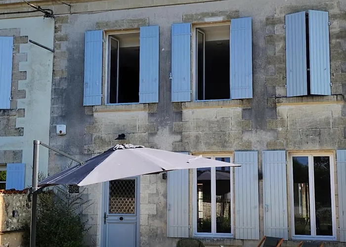 La Ausone Villa Saint-Jean-dʼAngély