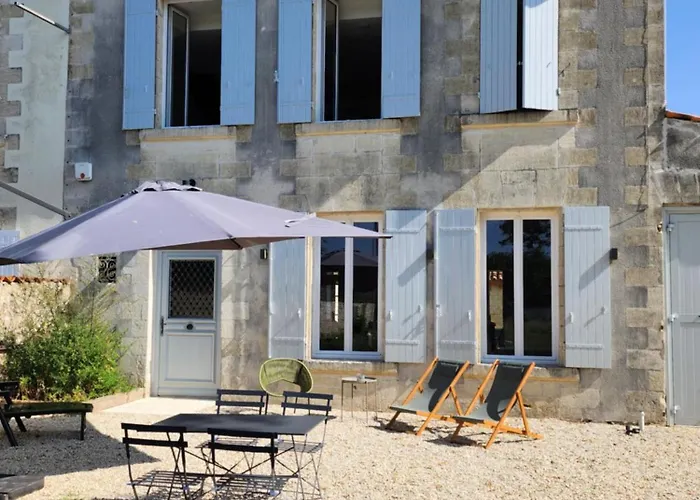 Villa La Ausone Saint-Jean-dʼAngély